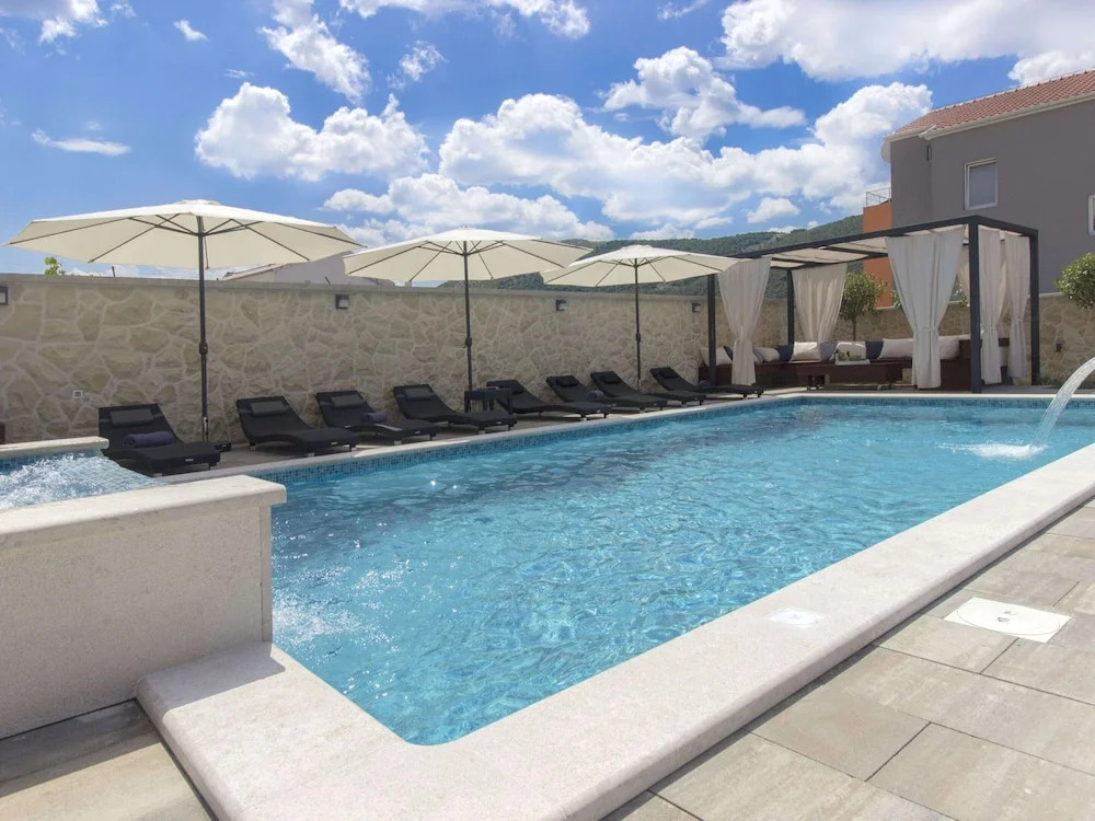 Grebastica Poolside Villa