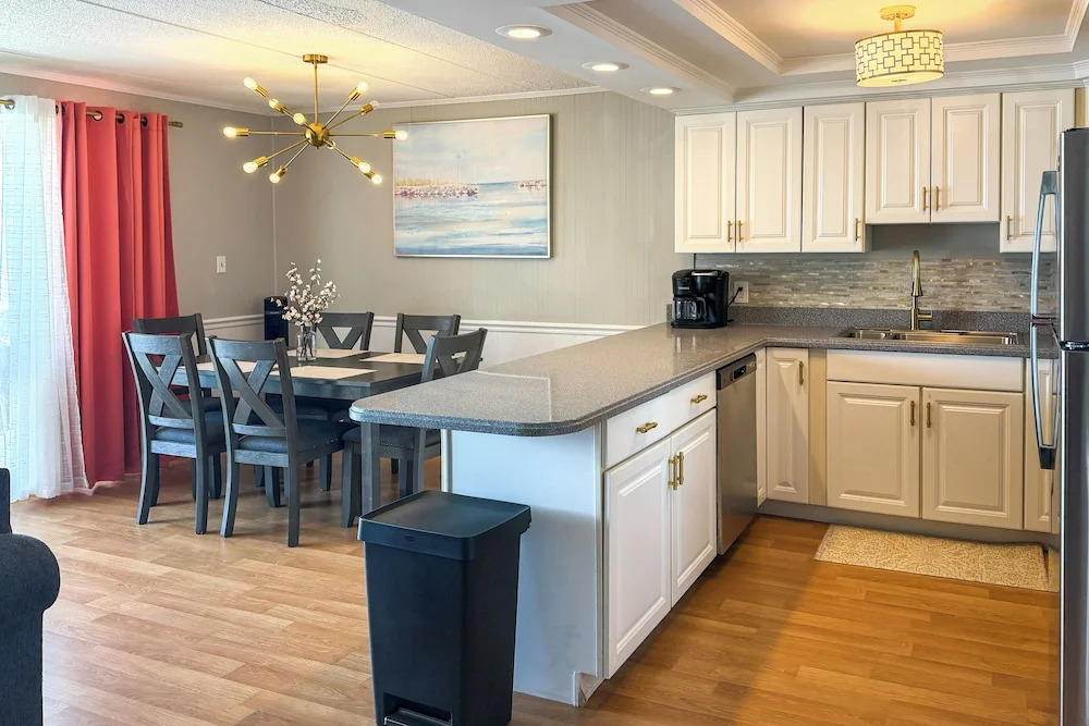 Walk to Pool & Beach! Ocean City Family Condo