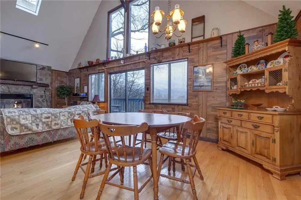 Honey Bee Cottage, 3 Bedroom, Pool Access, Grill, Fireplace, WiFi, Sleeps 8