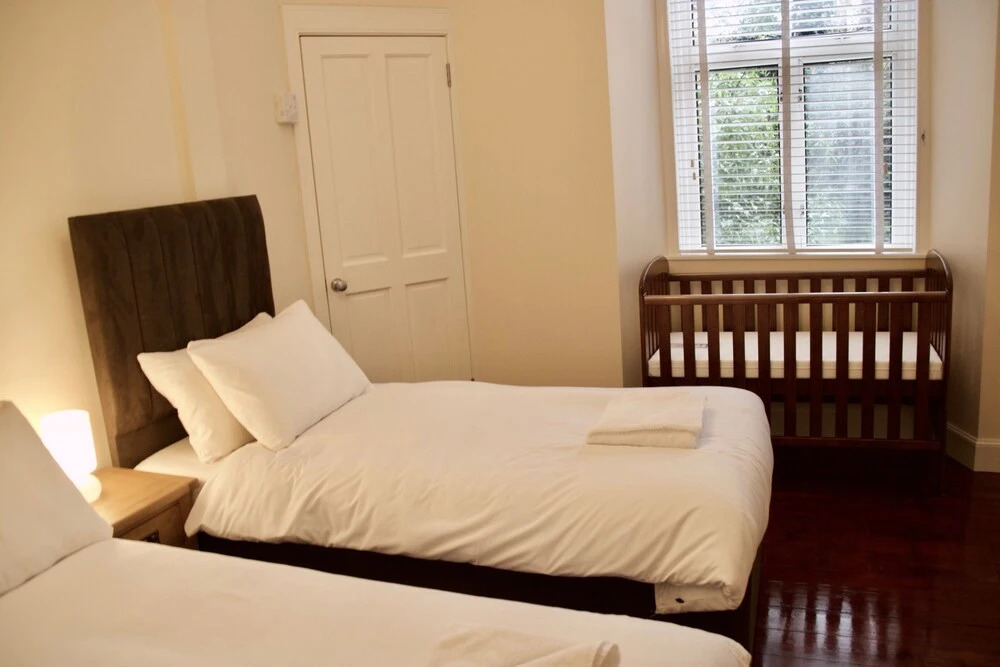 2 Bedroom Flat Off Leith Walk