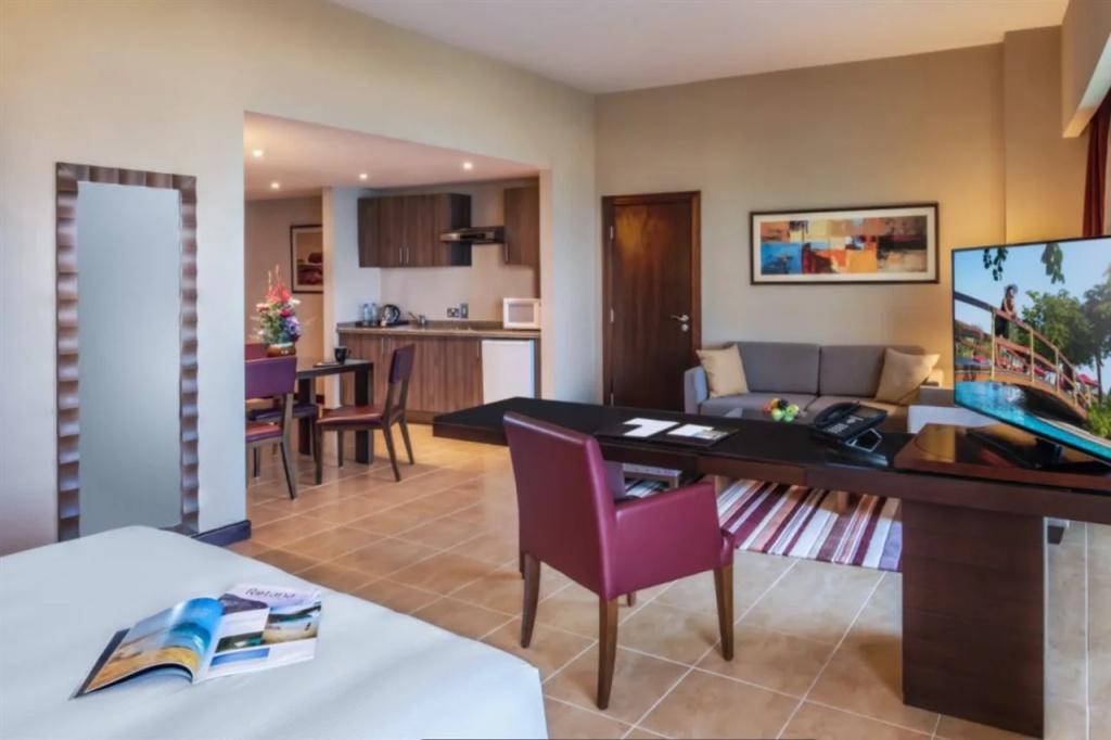 Отель Khalidiya Palace Rayhaan by Rotana