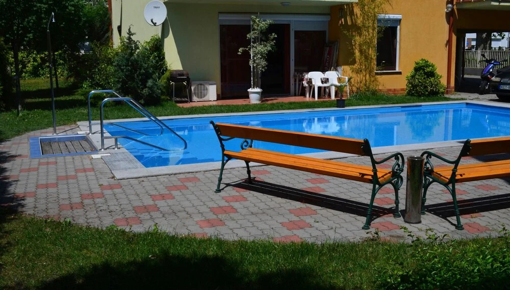 Bálint 2 apartman with outdoor pool