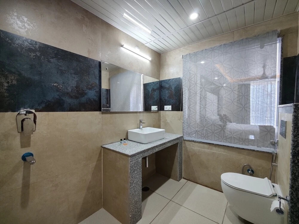 Aliza Inn And Suites By SRS Hotels