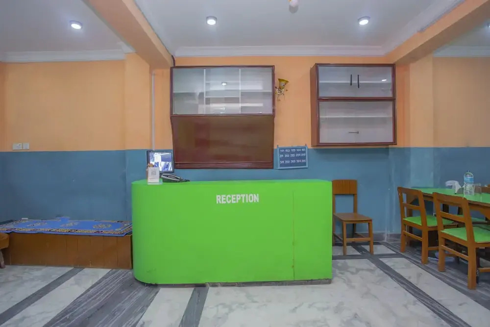 SPOT ON 571 Hotel Ashim
