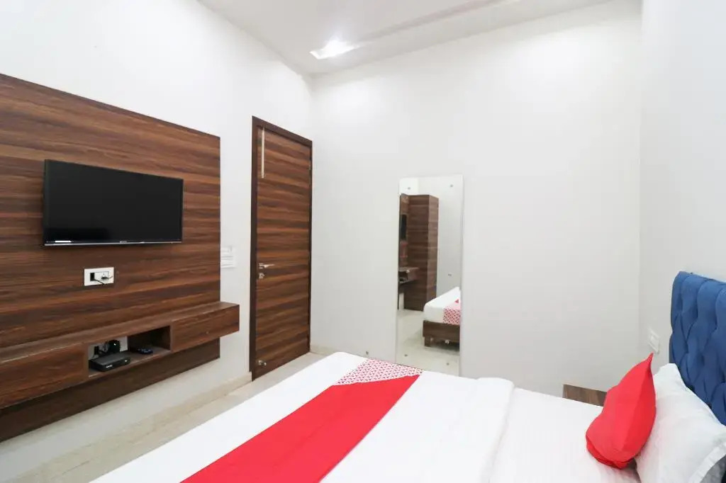 Savoy Guest House by OYO Rooms