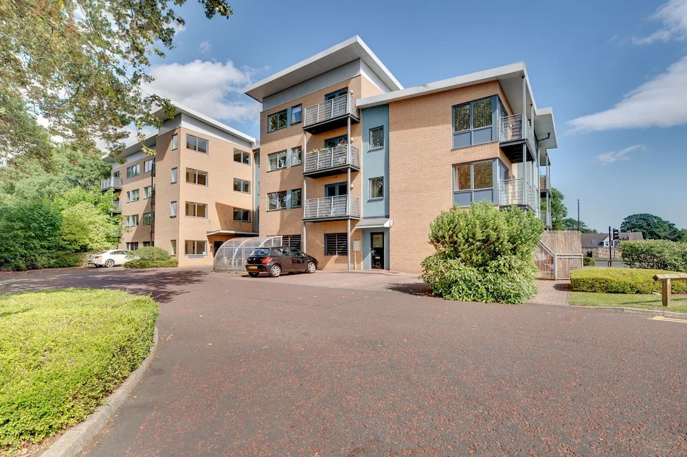 Week2Week Gosforth apartment w balcony