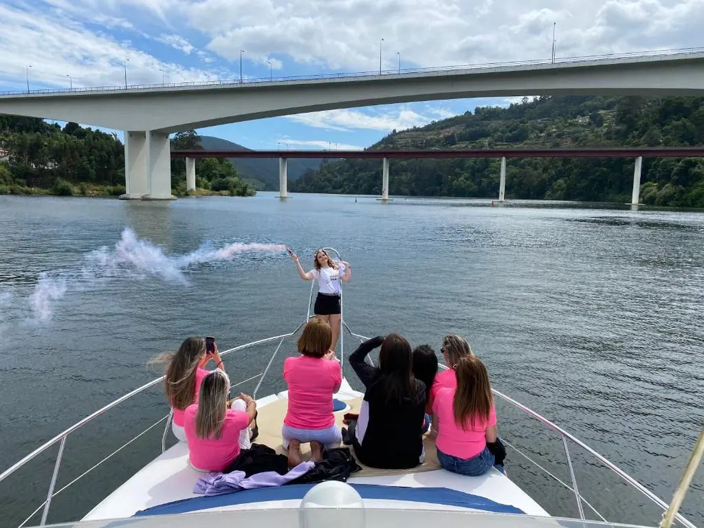 AQUADOURO Yacht RADAMES - Sleep Boat Experience