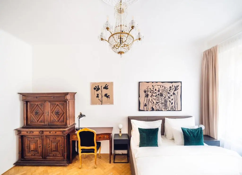 Kafka Apartment 4BR+2bath Old Town