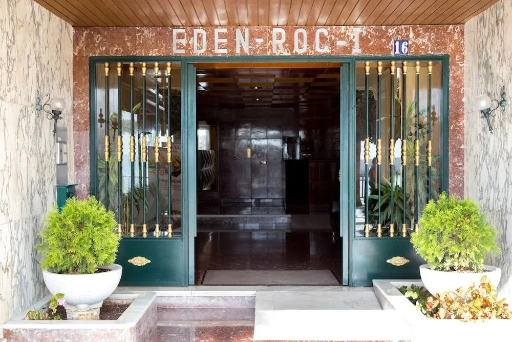 Eden Roc BeachFront Apartments