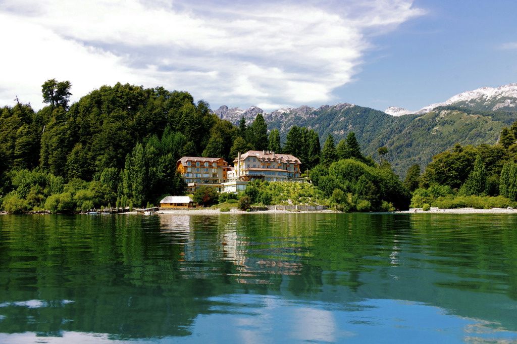 Correntoso Lake & River Hotel