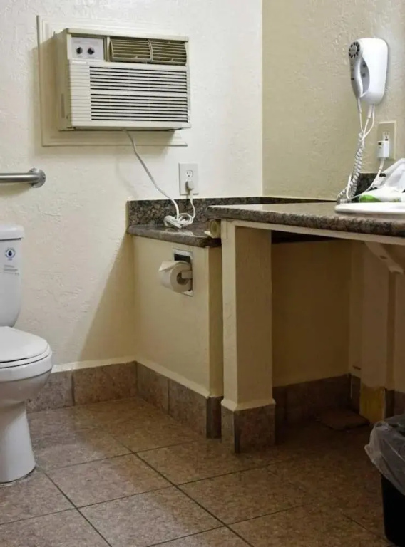 Monterey Pines Inn