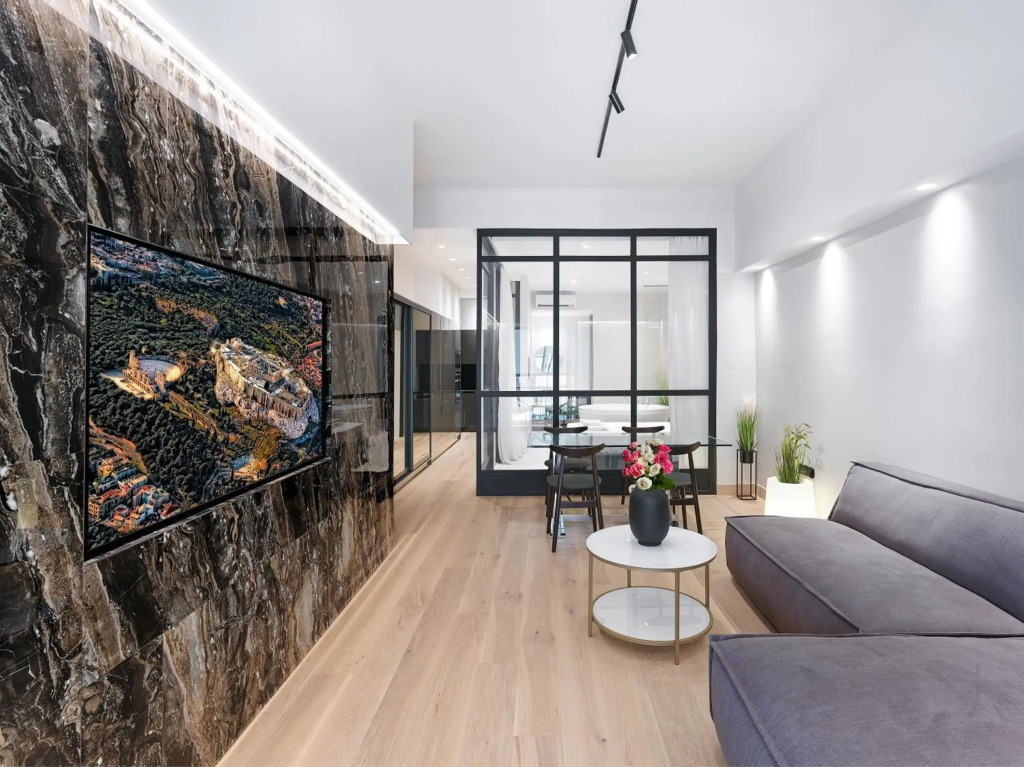 5 star lux suite in Kolonaki.