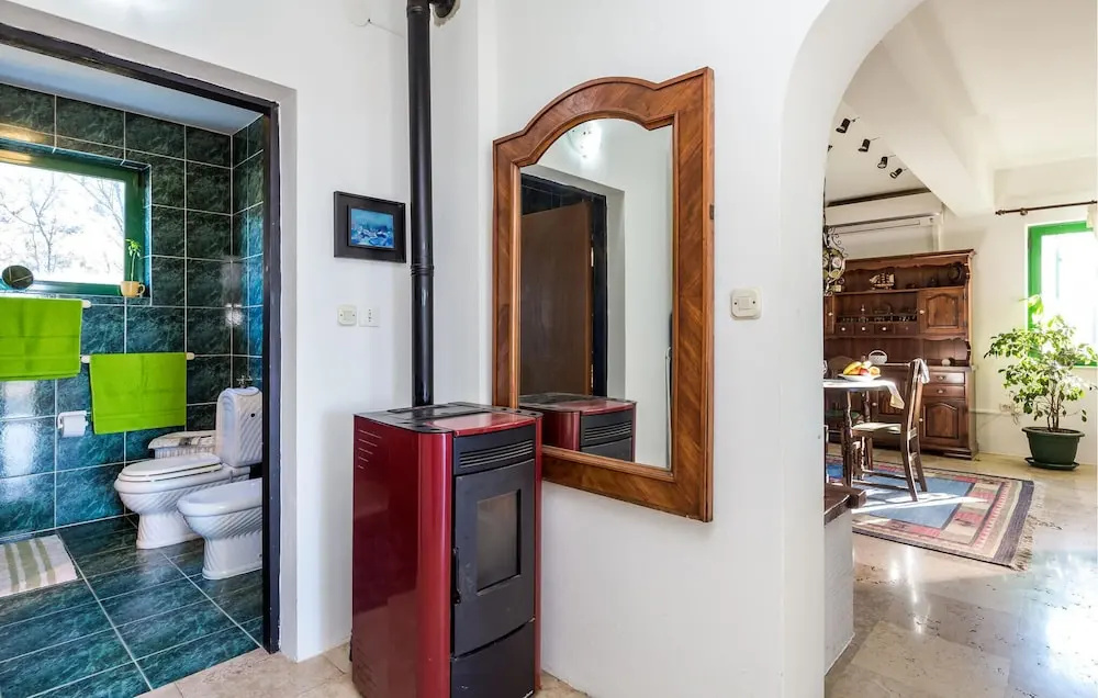 Awesome Apartment in Banjol With 2 Bedrooms and Wifi