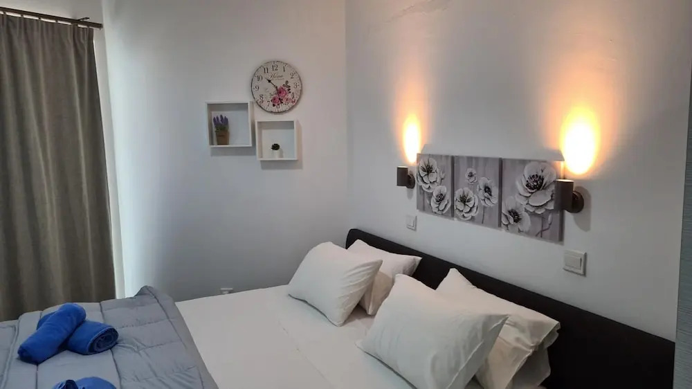 100 AN - Napa Living 16
