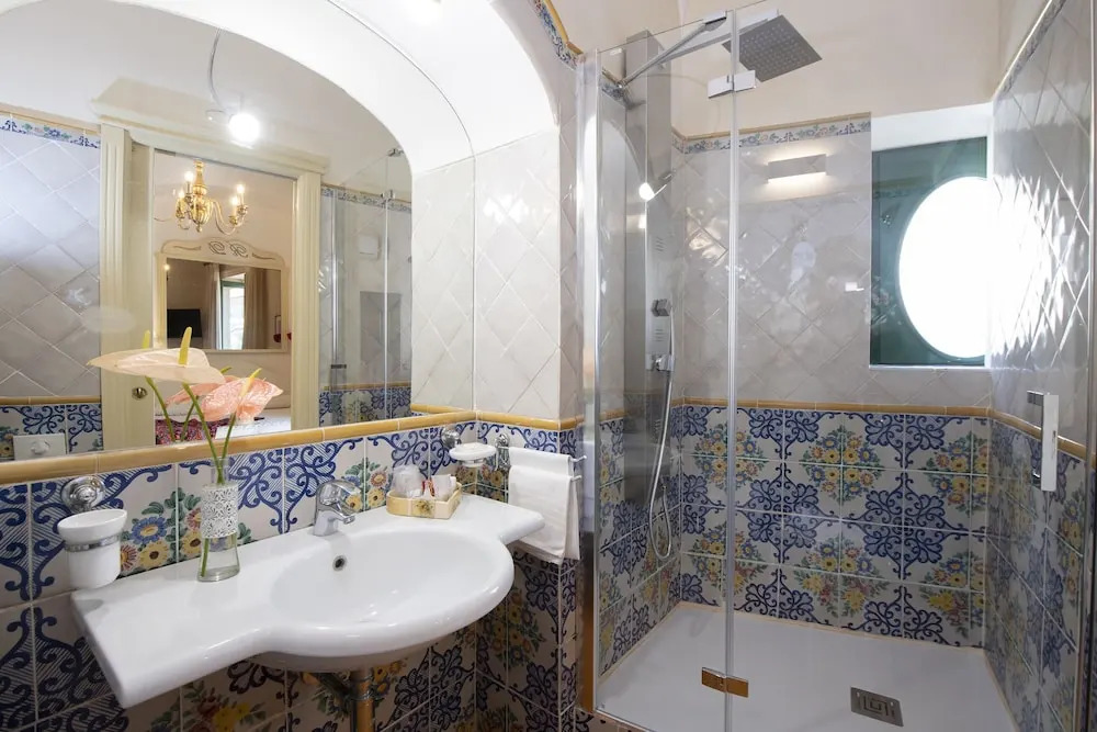 Amalfi Old Square room & apartments , 73 steps from the street