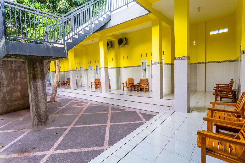 OYO 1427 Azzahra Guest House Syariah