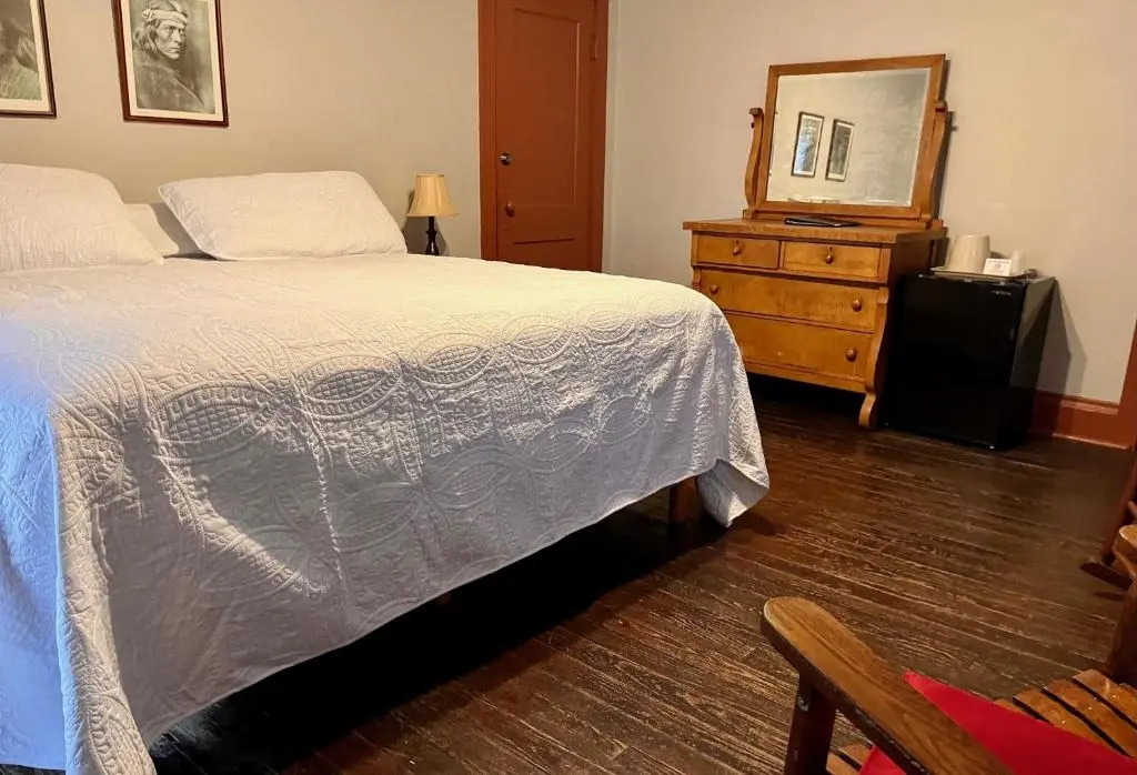 Lakeside Inn