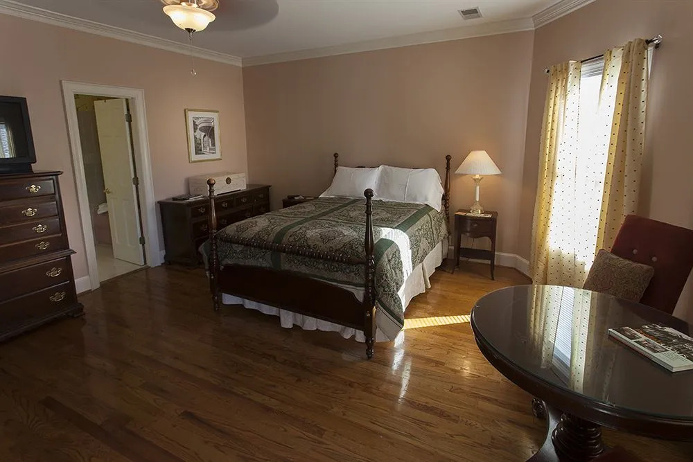 The 1425 Inn