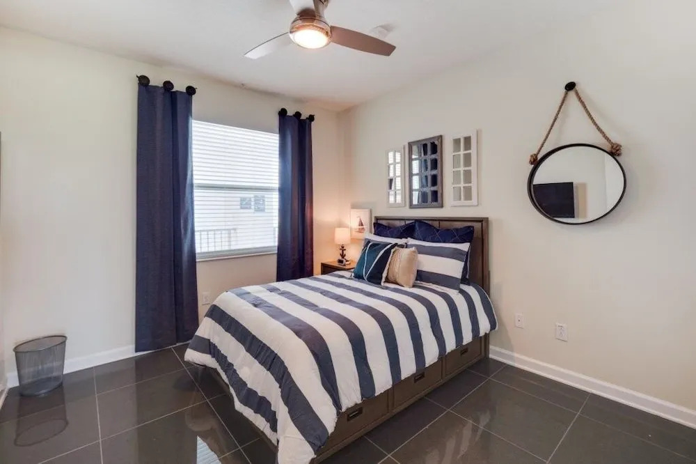 Chic Ultra Modern Near Disney! 4 Bedroom Condo