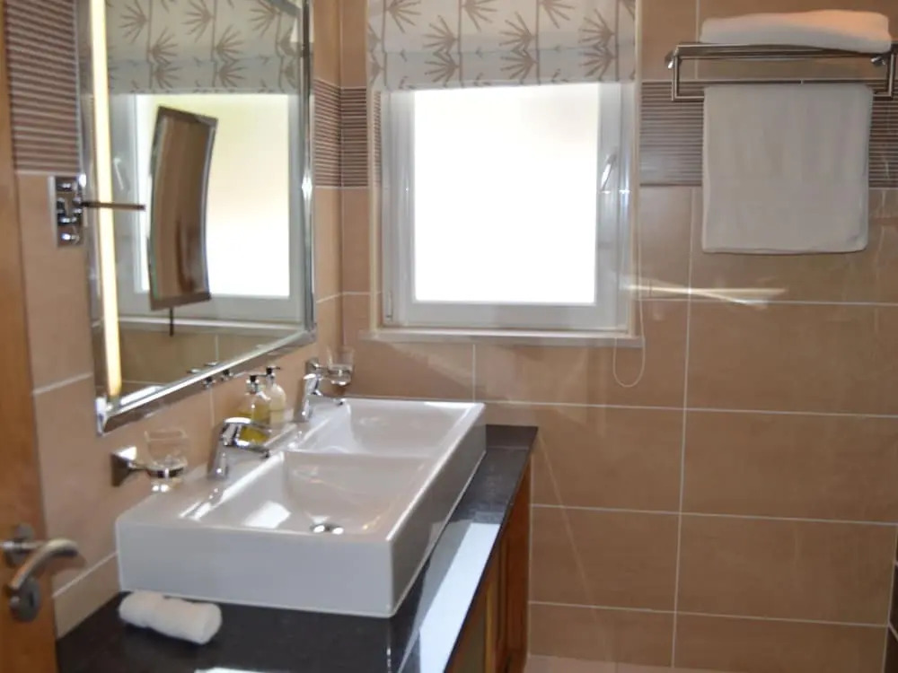 Luxury 5 Bedroom Villa with Private Pool on Funchal Ridge near Lagos