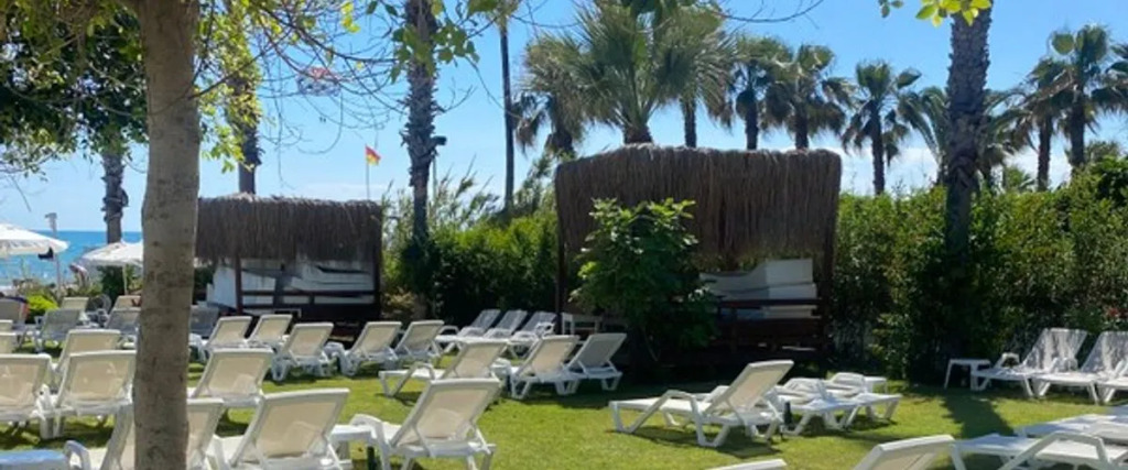 Side Meryam Suit Deluxe Hotel