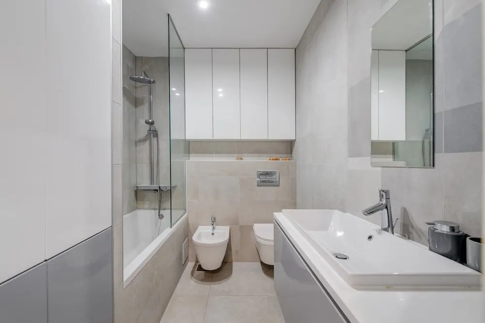 Modern 90 m2 apt With Balcony w the sea View