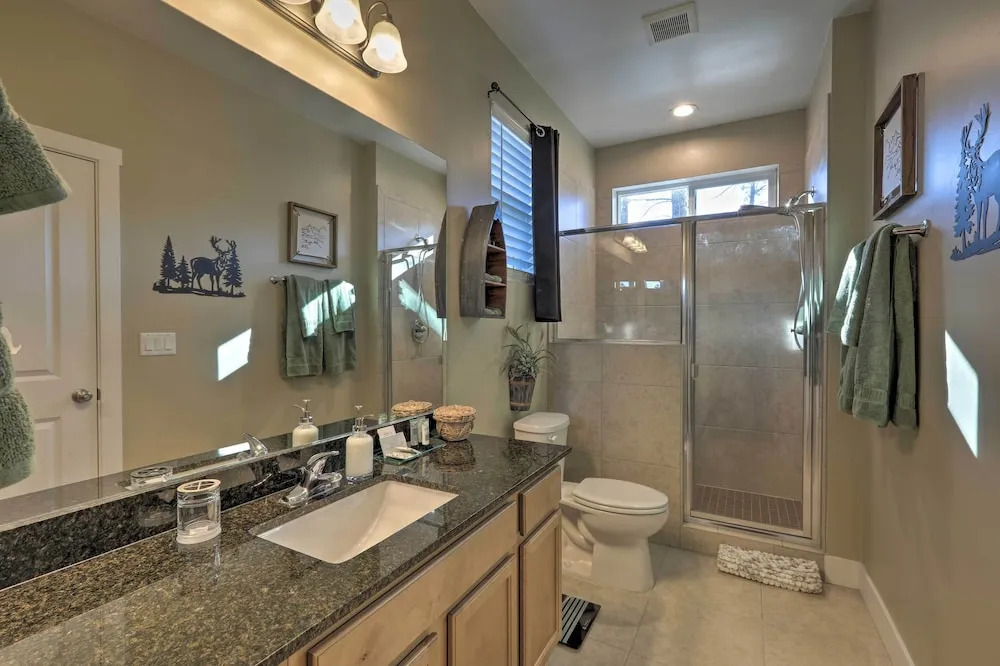 Flagstaff Family Hideaway w/ Guest House!