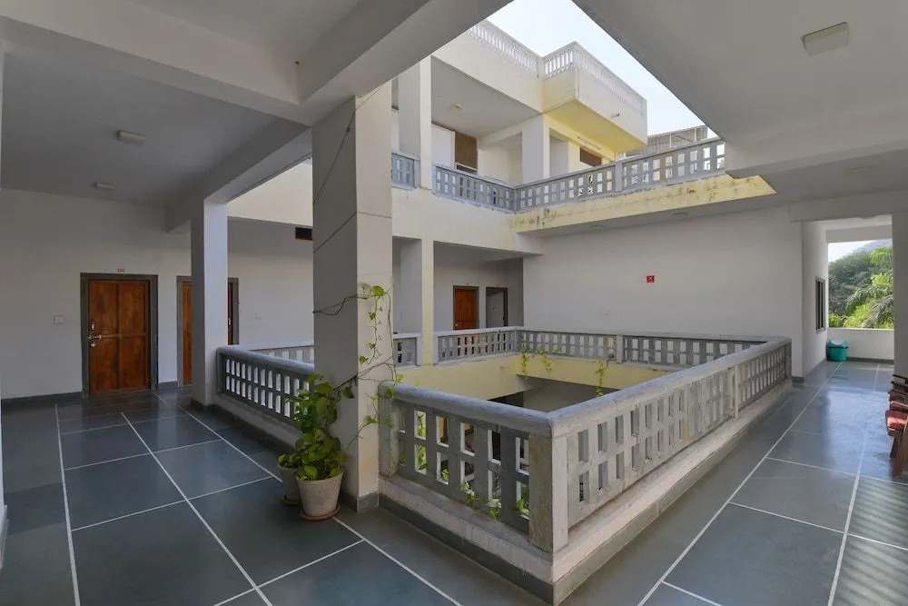 Chandra Prakash Hotel