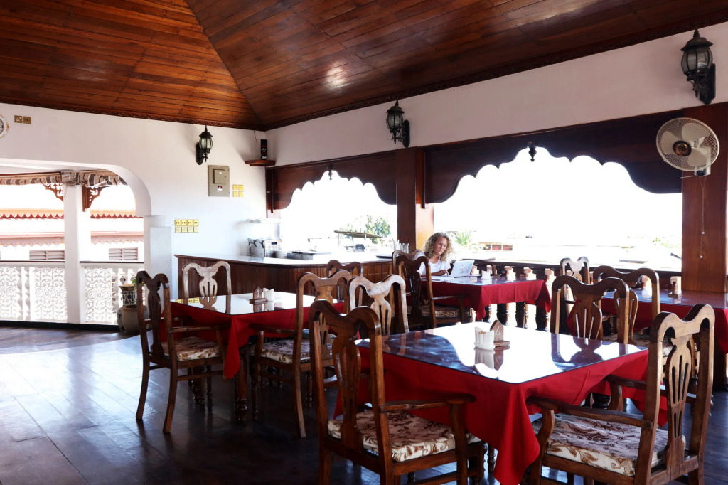 Horizon Palace Hotel