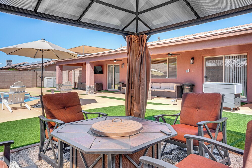 Near Golf Courses: Poolside Paradise in Yuma!