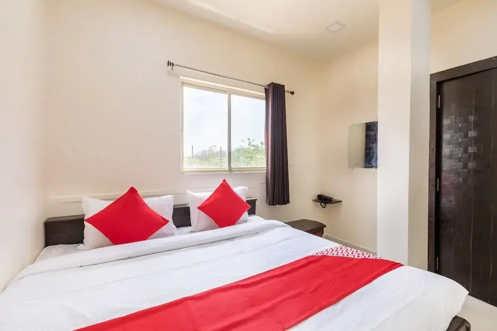 Hotel Lake City Pride  by OYO Rooms