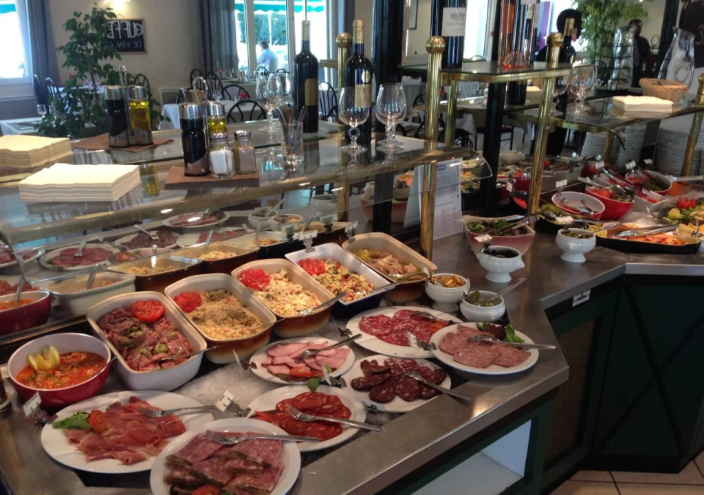 BRIT HOTEL Essentiel CAHORS Nord