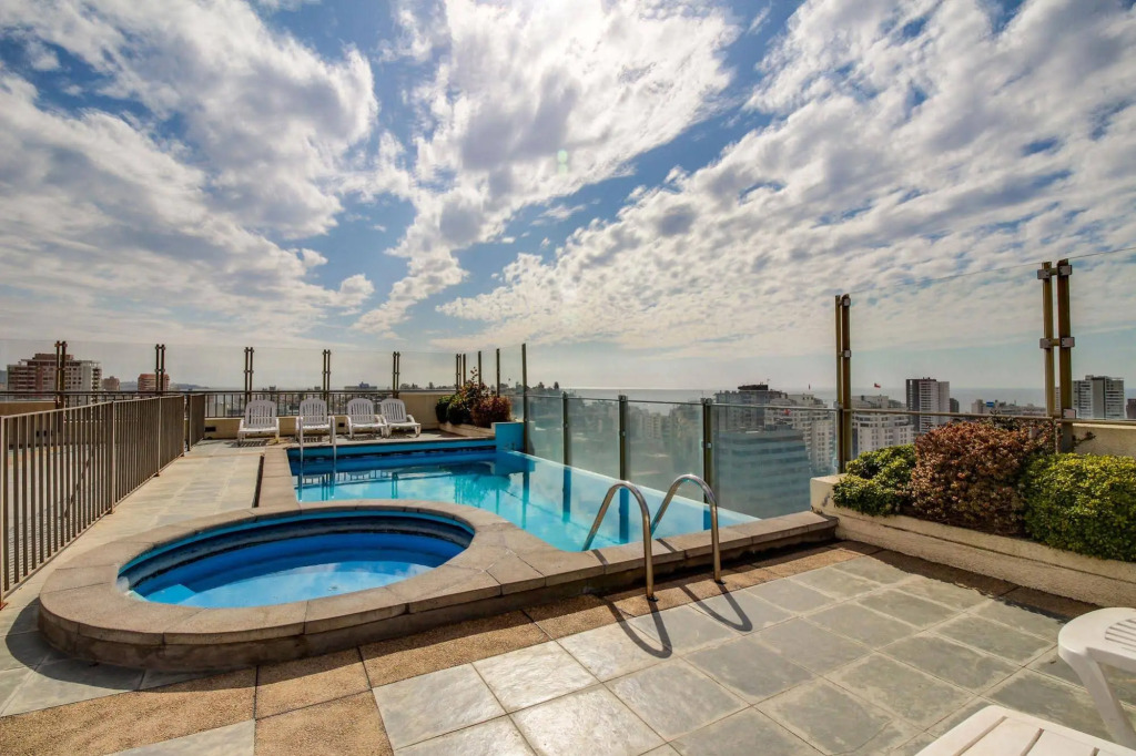 Urban Getaway Near the Sea