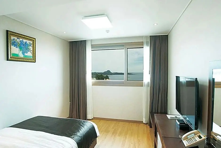 Iris Hotel