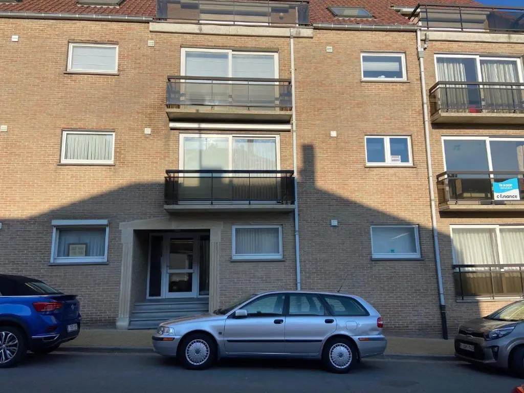 Ruim zonnig appartement op 50m van strand