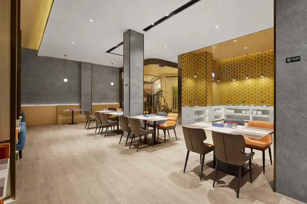 Fengyue Light Fashion Hotel (Guangzhou Baiyun Airport Renhe Metro Station Branch)