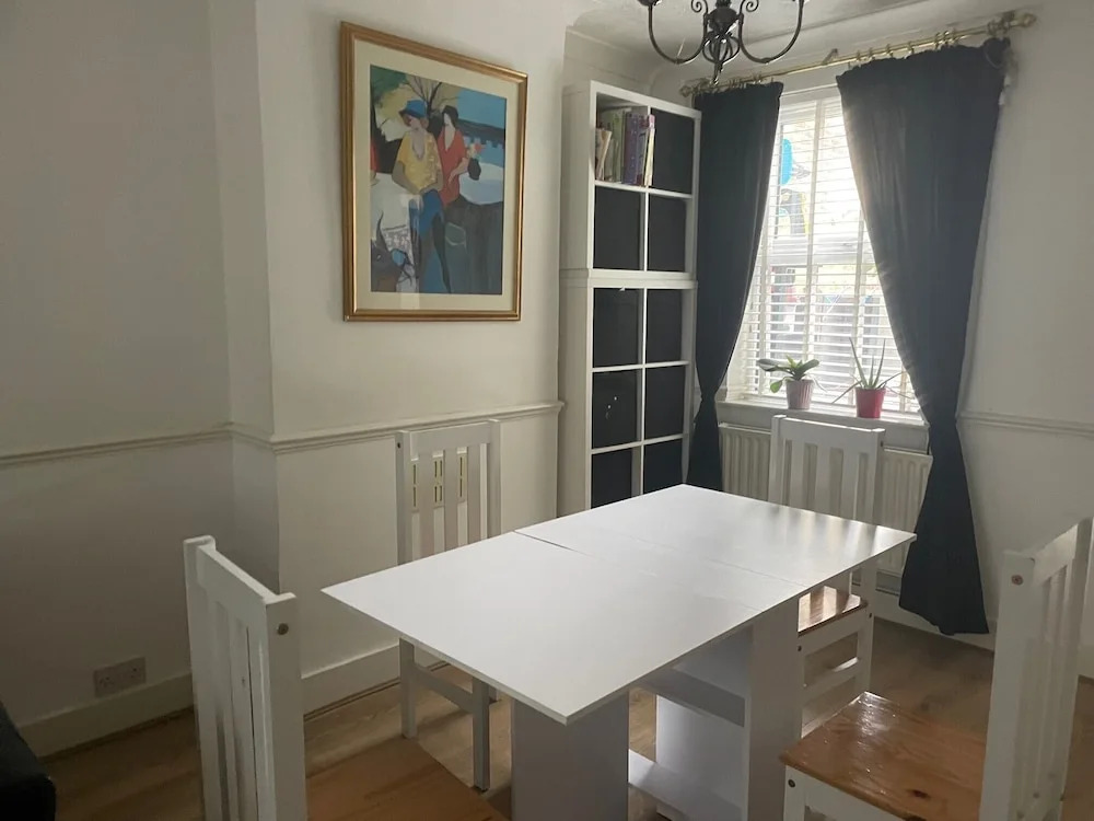 Impeccable 2-bed House in Leytonstone East London