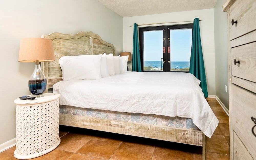 Island Winds East 107 2 Bedroom Condo by Redawning