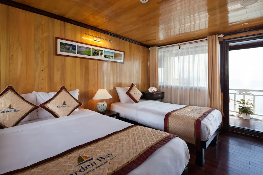 Garden Bay Luxury Cruise