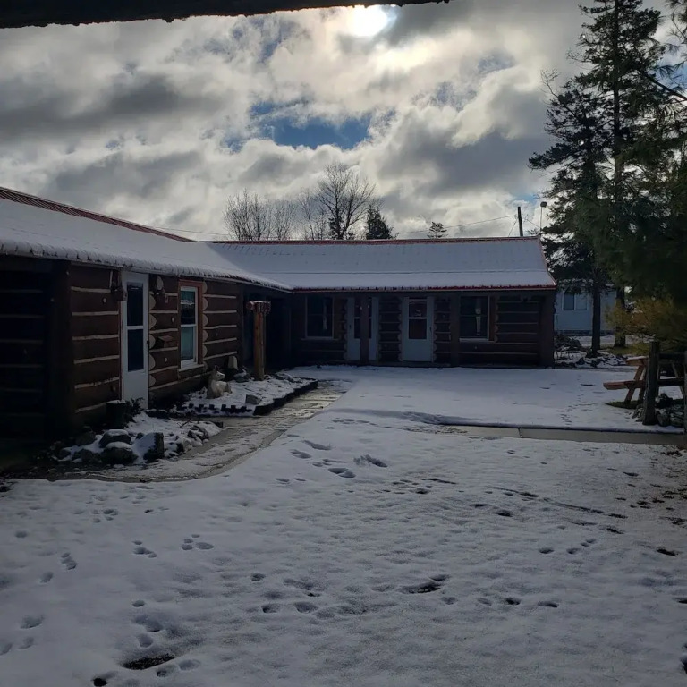Birchwood Motel