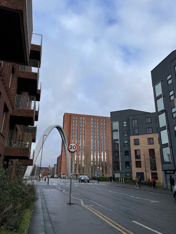 Entire Captivating 2-bed House in Manchester