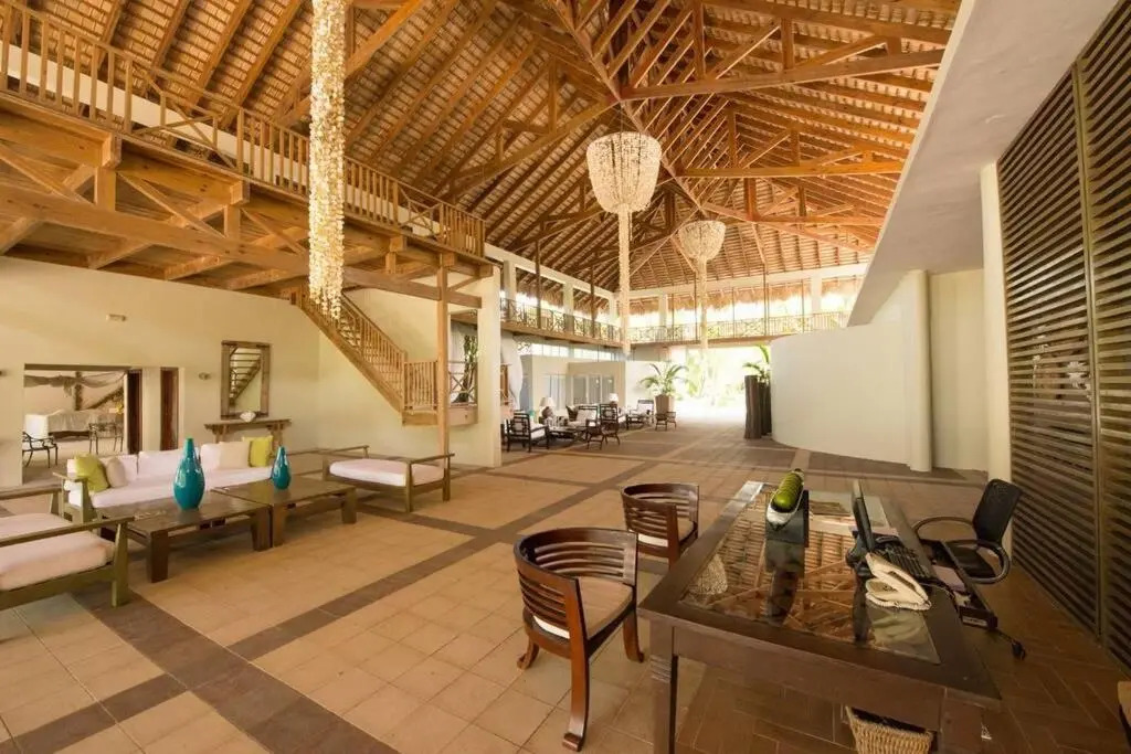 Apartment on the beach with pool and restaurant