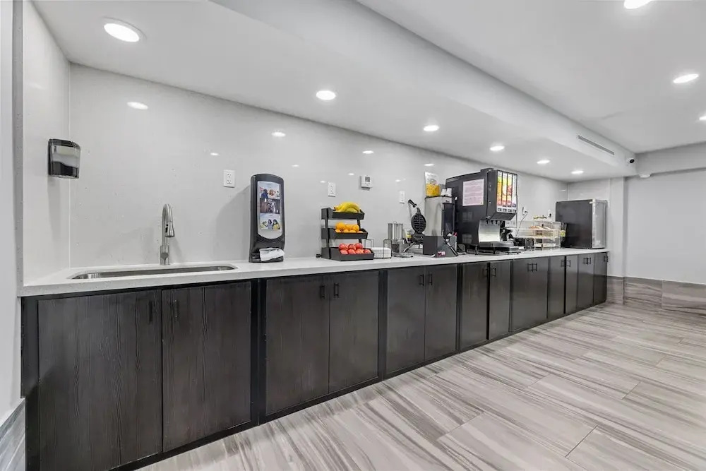 Days Inn & Suites by Wyndham Texas City - Galveston Area