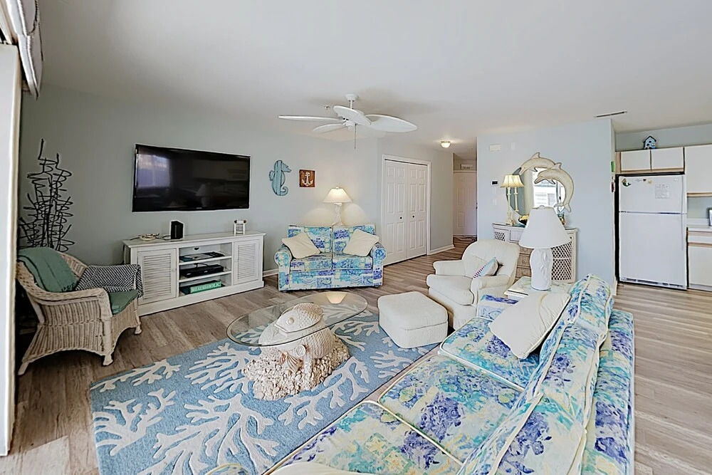 Walk To Beach! Bayfront End Unit W/ Pool & Patio 2 Bedroom Condo
