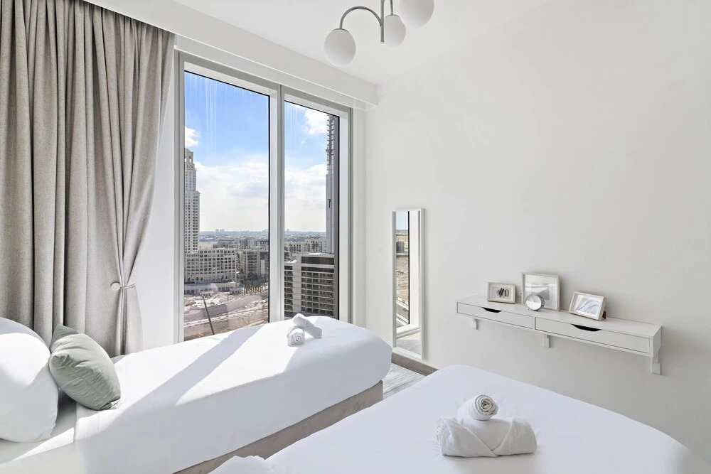 WelHome - Stylish Condo With Cityscape View in Creek Harbour