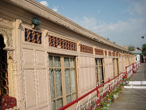 Royal dandoo Houseboat