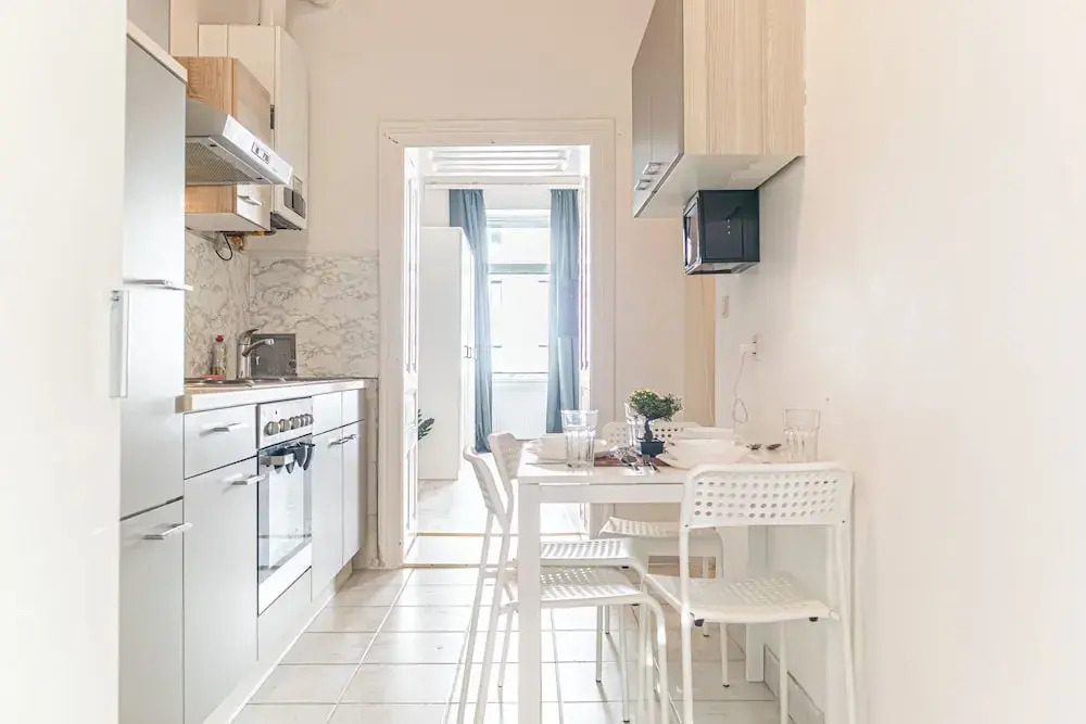 Beautiful 2BR Apt Near Meidling Station