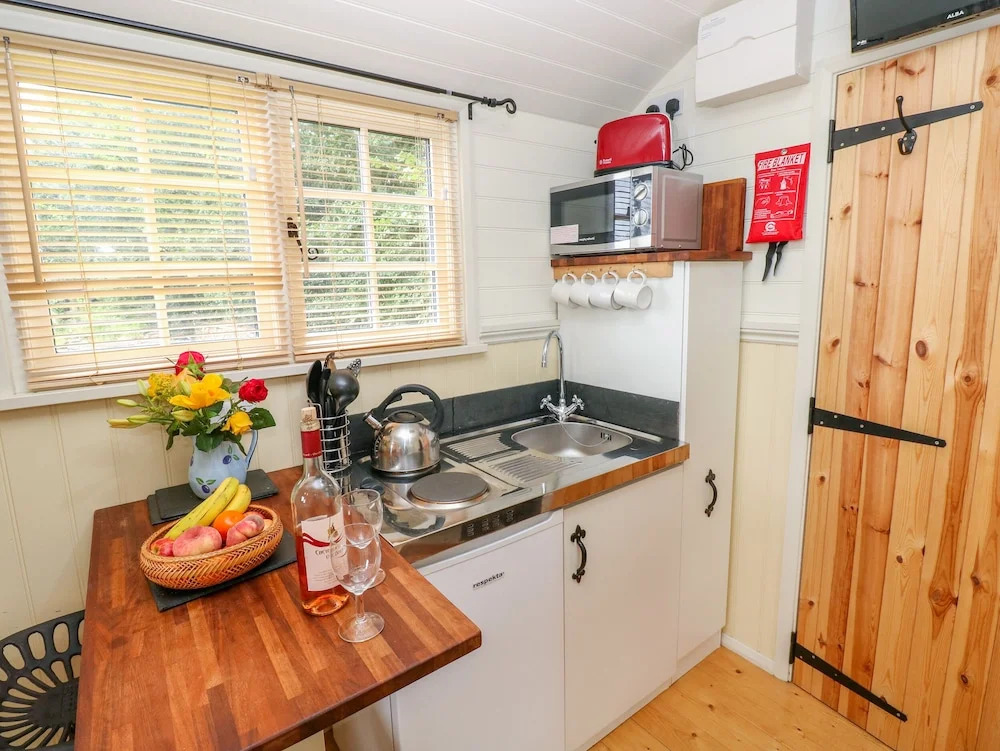 Shepherds Hut - The Crook
