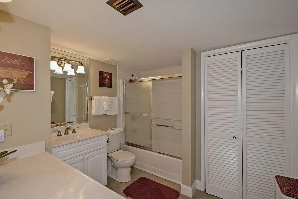 Shoreline 3036 Condo by RedAwning