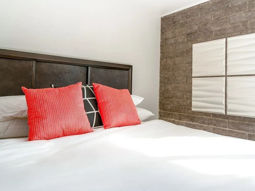 Modern 2BR by Old Town #8 by WanderJaunt